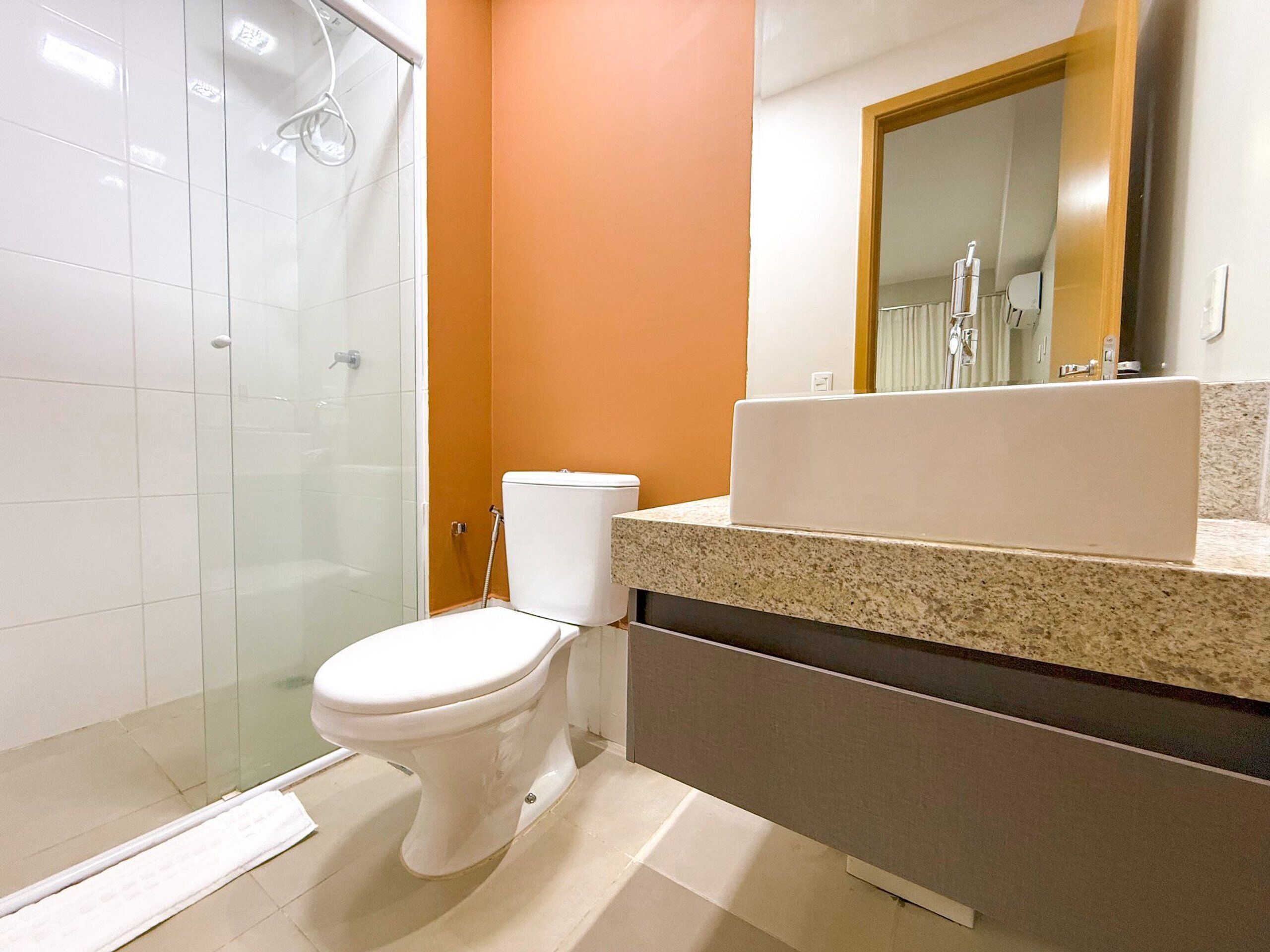 Apartment | Bathroom | Shower, towels, soap, shampoo