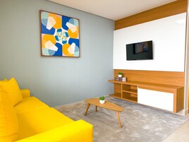 Apartamento | Zona de estar | Una televisión