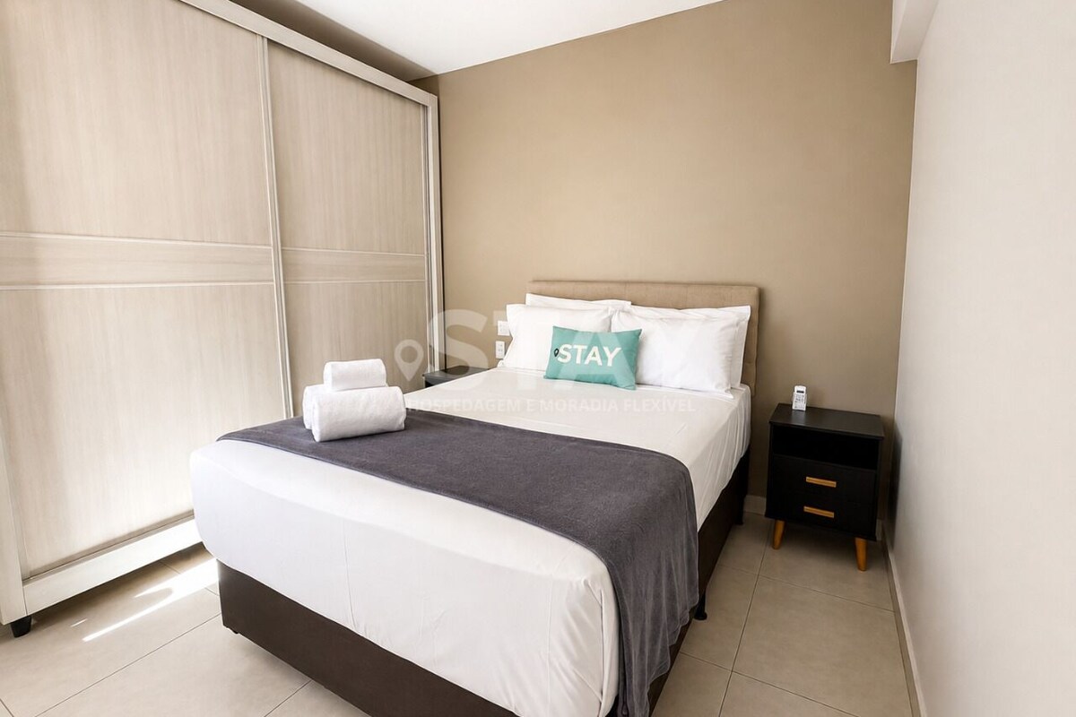 Basic-Apartment, Stadtblick | Schreibtisch, laptopgeeigneter Arbeitsplatz, schallisolierte Zimmer