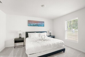 4 habitaciones, tabla de planchar con plancha, wifi y ropa de cama 