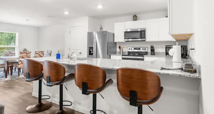 Charming 4-bedroom house with WiFi and AC in pleasant Spring Hill