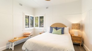 3 bedrooms, internet, bed sheets