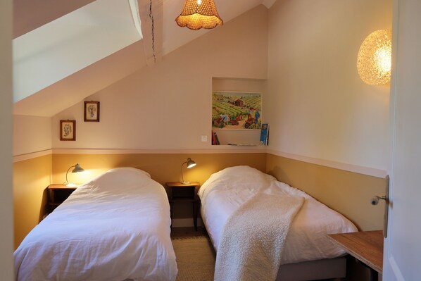 2 عدّة غرف نوم ومكواة/لوح كي وسرير سفر وواي فاي مجانًا