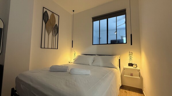 1 habitación, tabla de planchar con plancha, wifi gratis y ropa de cama 