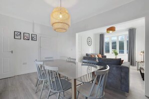 Dining - Modern 2 Bed Near River Tees, Parks, Town Centre (Norton)