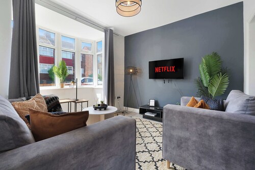 Stylish Norton 3BR| Sleeps 5 by Stay With Us