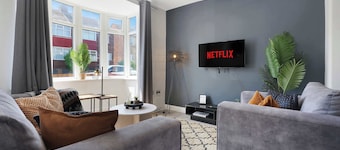 Stylish Norton 3BR| Sleeps 5 by Stay With Us