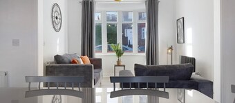 Modern 2-Bed Near River Tees, Parks & Town Centre