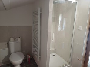 Een douche, toiletpapier