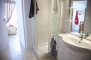 Hair dryer, towels