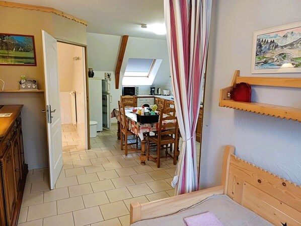 1 bedroom, iron/ironing board, free WiFi