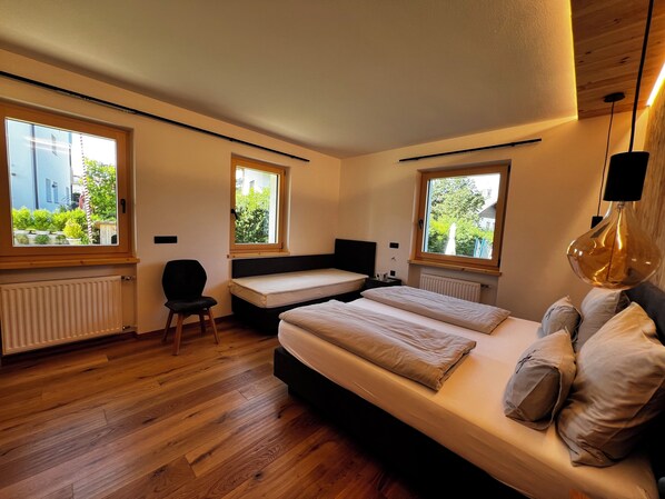 2 bedrooms, in-room safe, desk, free WiFi