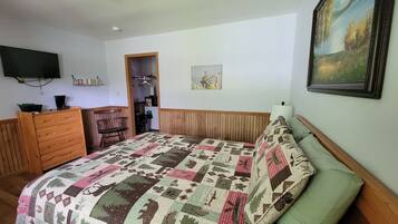 2 bedrooms, bed sheets