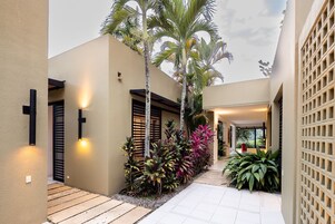 Fachada de la propiedad