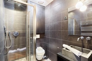 Appartement | Salle de bain | Sèche-cheveux, savon, shampoing