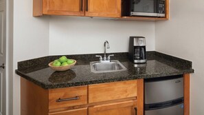 Fridge, microwave, coffee/tea maker, cookware/dishes/utensils - Marriott's Shadow Ridge I - The Villages - PALM DESERT - Studio Villa - Sleeps 4 (Palm Desert)