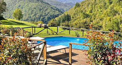 Ferme restaurée, piscine privée, bassin d'immersion, riviÚre ! Pizzeria a pied.