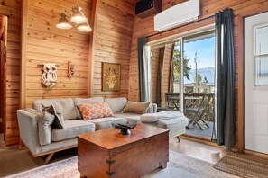 Smart TV, chimenea, videojuegos, estéreo