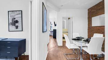 3 bedrooms, desk, iron/ironing board, free WiFi