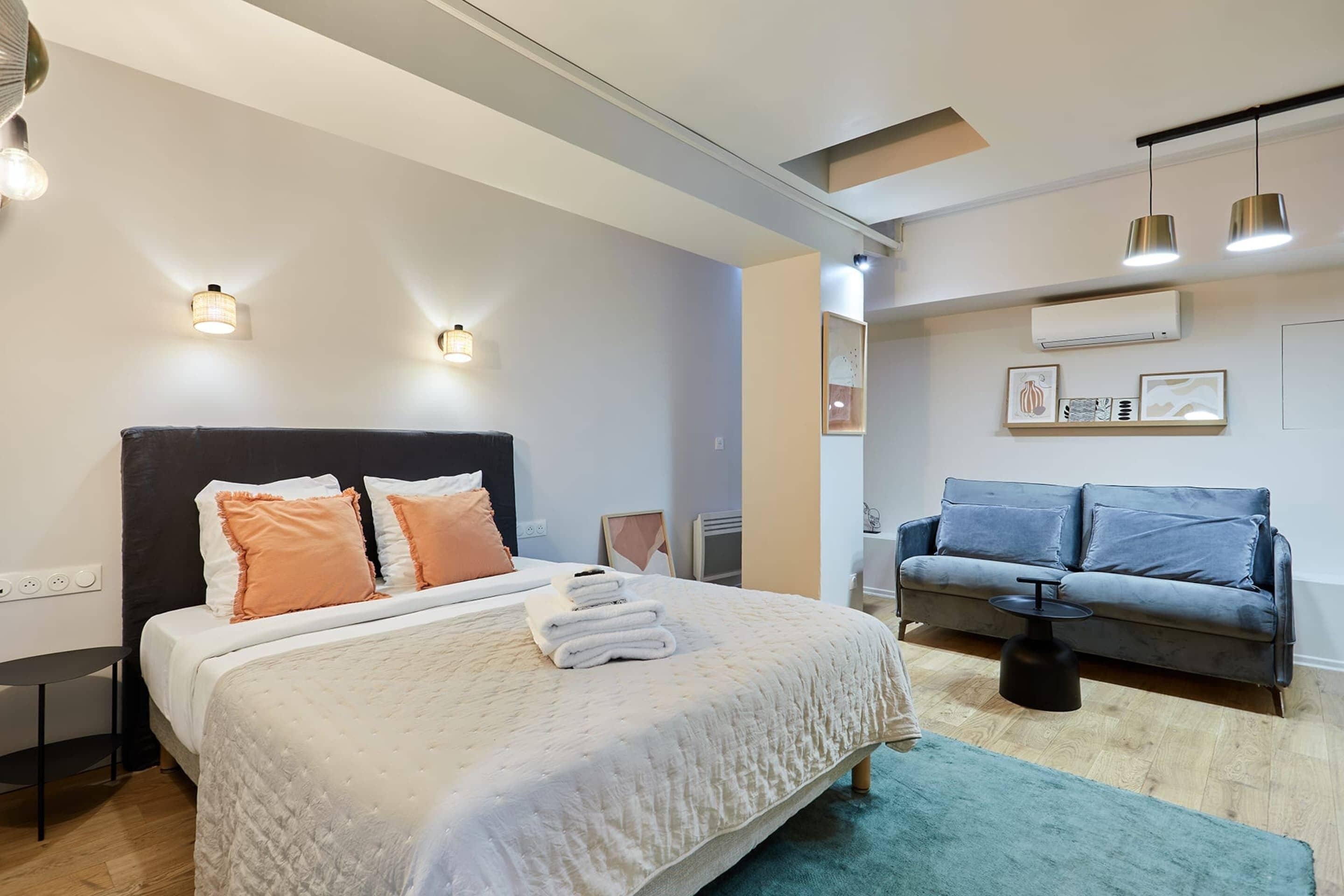 Apartment | Laptop workspace, iron/ironing board, bed sheets