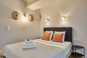 Apartemen | Ruang kerja ramah laptop, setrika/meja setrika, dan seprai linen