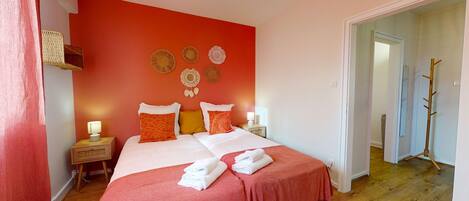 3 bedrooms, iron/ironing board, free WiFi, bed sheets