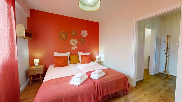 3 bedrooms, iron/ironing board, free WiFi, bed sheets