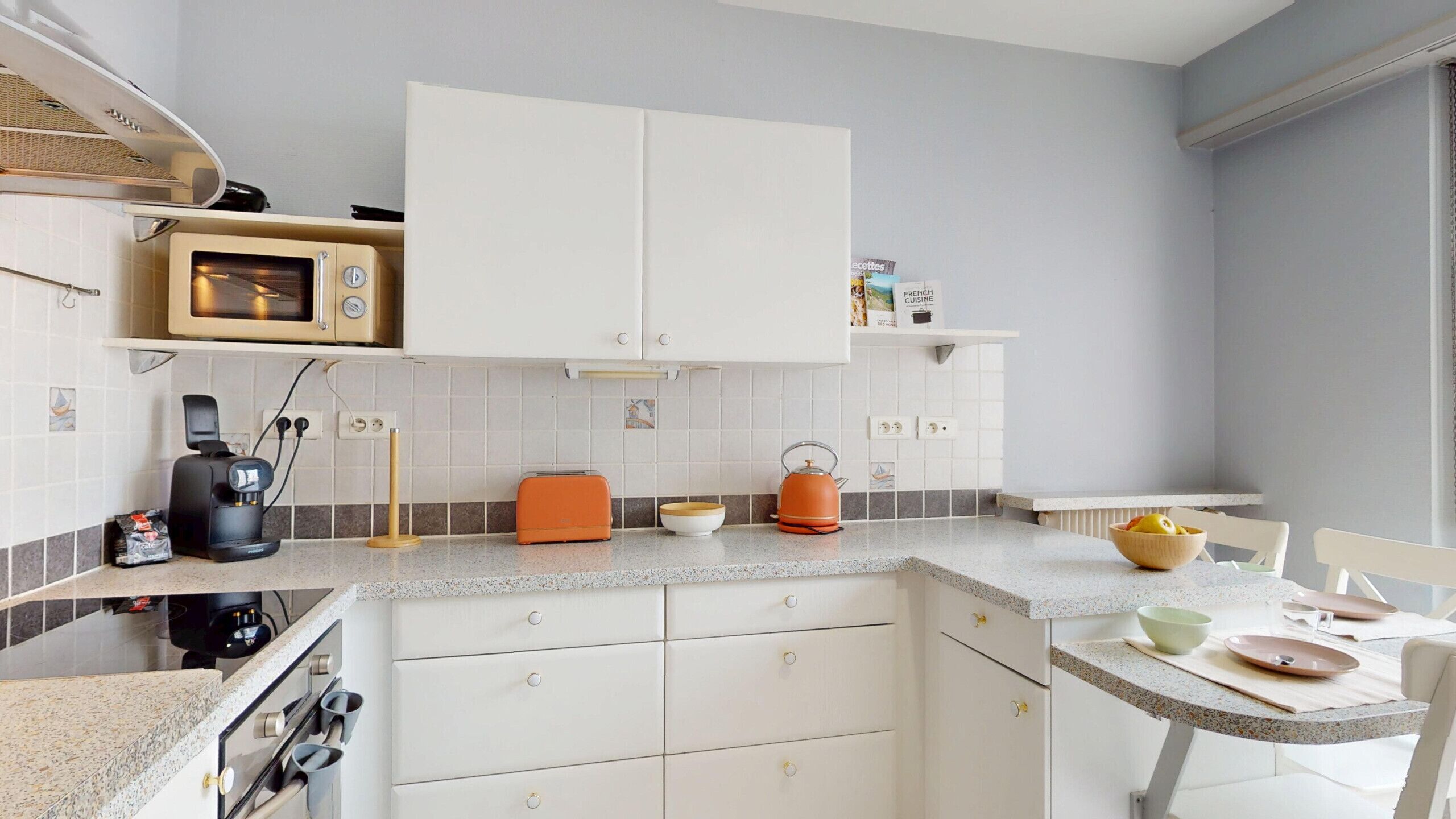 Geladeira, micro-ondas, fogão, lava-louças