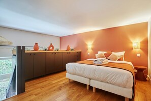 Espace de travail pour ordinateur portable, fer et planche à repasser