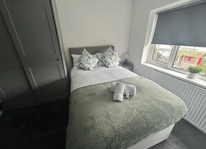 4 Schlafzimmer, Schreibtisch, Bügeleisen/Bügelbrett, WLAN