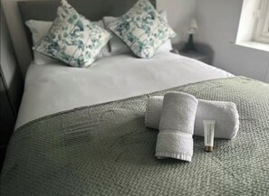 4 室のベッドルーム、デスク、アイロン / アイロン台、WiFi