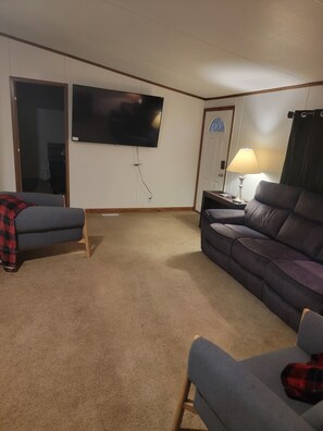 Smart TV - Charming 3-bedroom house with WiFi, AC in amazing Hornbeak (Hornbeak)