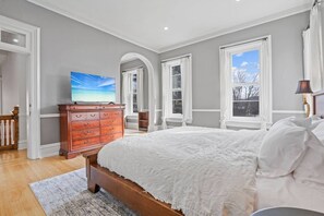 3 bedrooms, iron/ironing board, free WiFi, bed sheets - The Historic Frank Bonnet House | Pool Table! (Columbus)