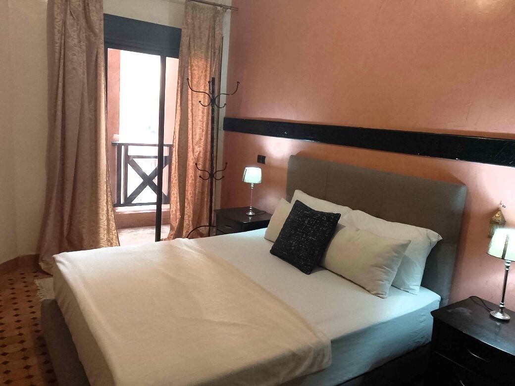 Familjelägenhet - utsikt mot trädgården | 2 sovrum, arbetsyta för laptop, strykjärn/strykbräda och gratis wi-fi