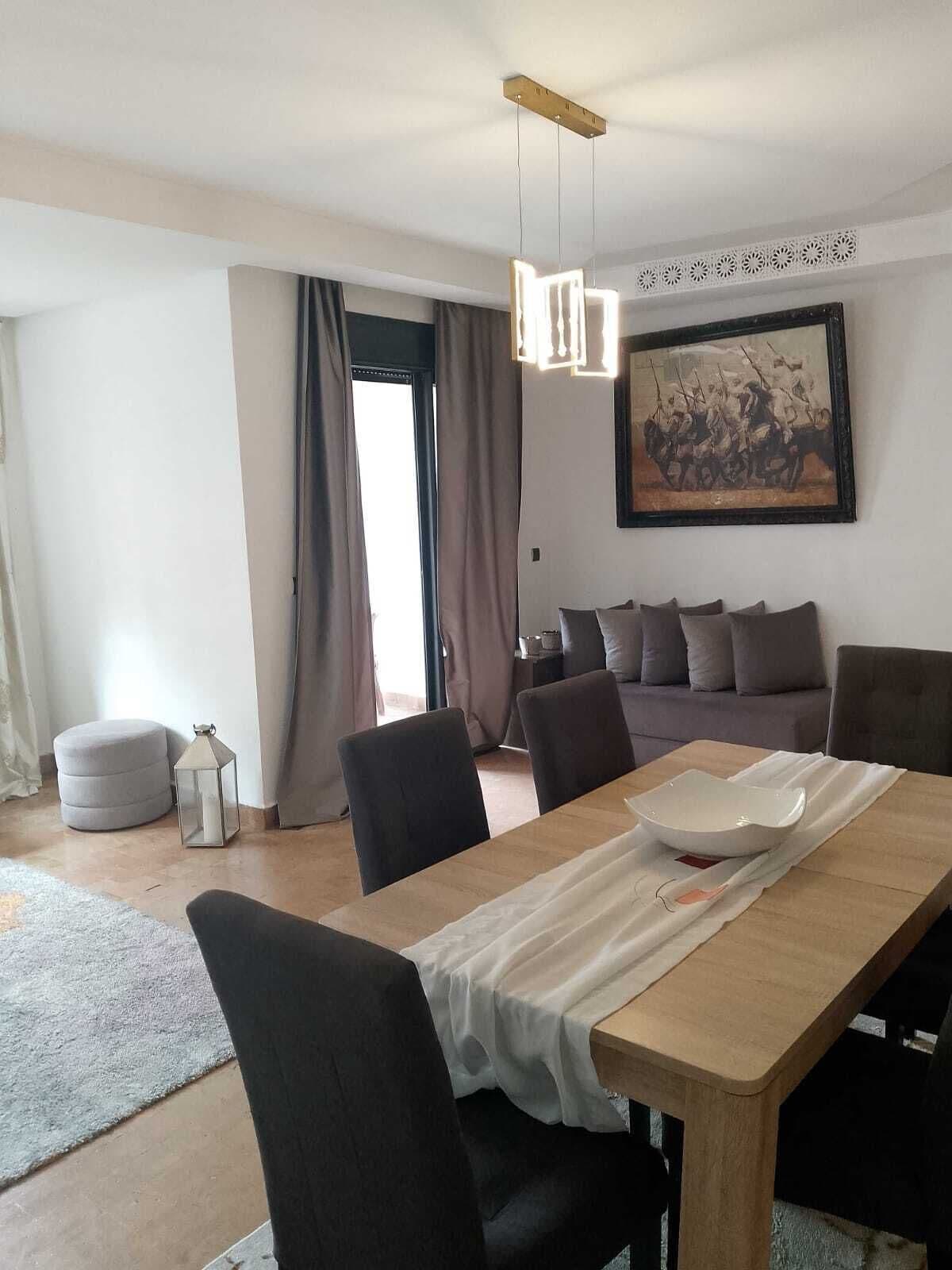 Familieleilighet, hageutsikt | Oppholdsområde | Peis