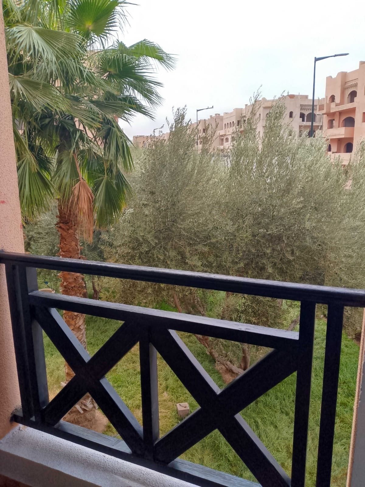 Departamento familiar, vista al jardín | Terraza o patio