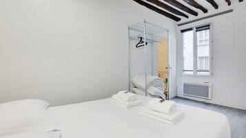 Appartement | 1 slaapkamer, een laptopwerkplek, een strijkplank/strijkijzer