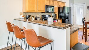 Unclassified image, 4 of 26, button - 2 Mi to Texas A&M: Unit w/ Pool & Hot Tub Access (College Station)