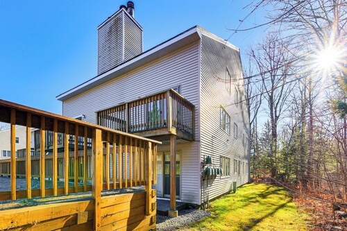 Walk to Mt Snow: Cozy West Dover Condo