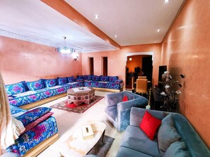 Smart TV, books - Riad Majorelle Luxury &Serenity 300m from Jardin Majorelle/YSL Museum Netflix ipt (Marrakech)