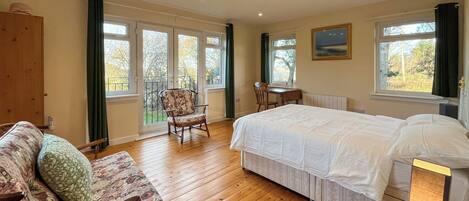 4 bedrooms, free WiFi, bed sheets