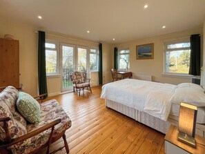 4 bedrooms, free WiFi, bed sheets