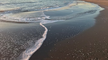 In Strandnähe, Liegestühle, Strandtücher