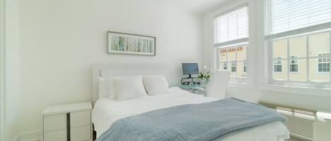 2 bedrooms, desk, iron/ironing board, WiFi