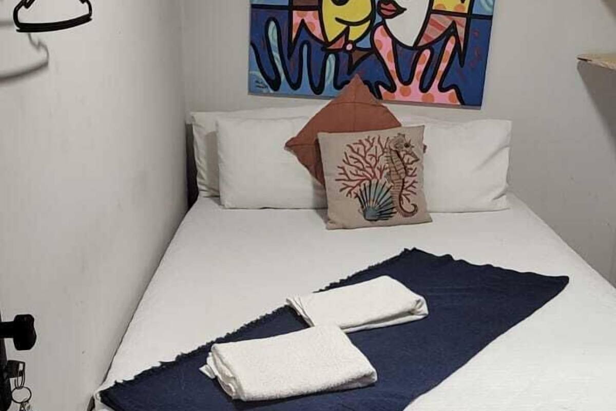 Habitació doble, sense finestres | Minibar, caixa forta a l'habitació, wifi gratuïta i roba de llit 