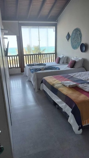 Chambre Quadruple Supérieure, vue mer | Minibar, coffres-forts dans les chambres, Wi-Fi gratuit, draps fournis