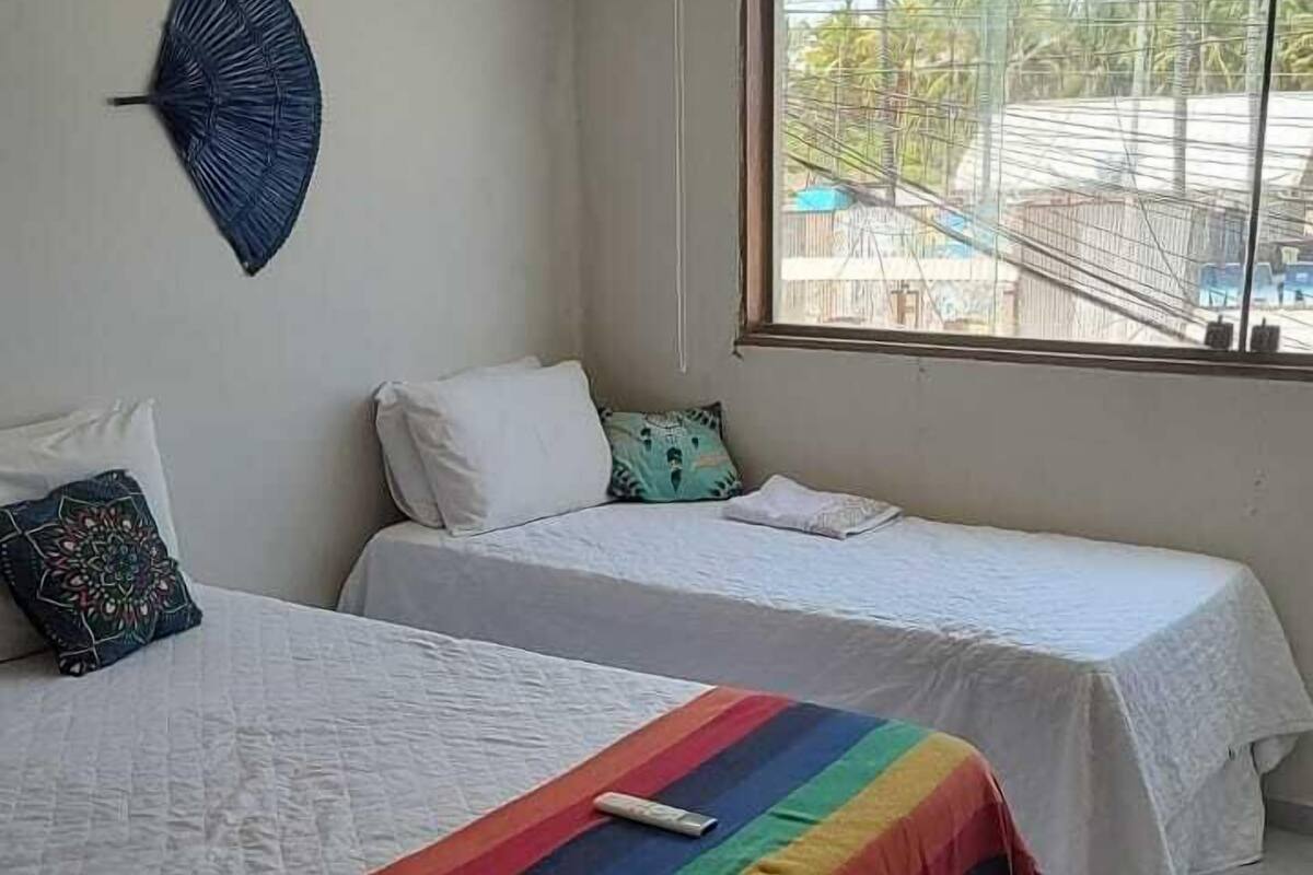 Habitació triple superior, vistes parcials a l'oceà | Minibar, caixa forta a l'habitació, wifi gratuïta i roba de llit