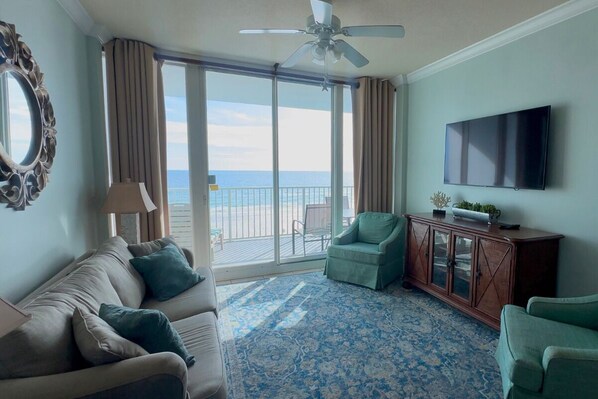 Smart TV, DVD player, books - Beachfront 2 bedroom + bunk room condo with fab views, gym, 2 pools, sauna, wifi (Gulf Shores)