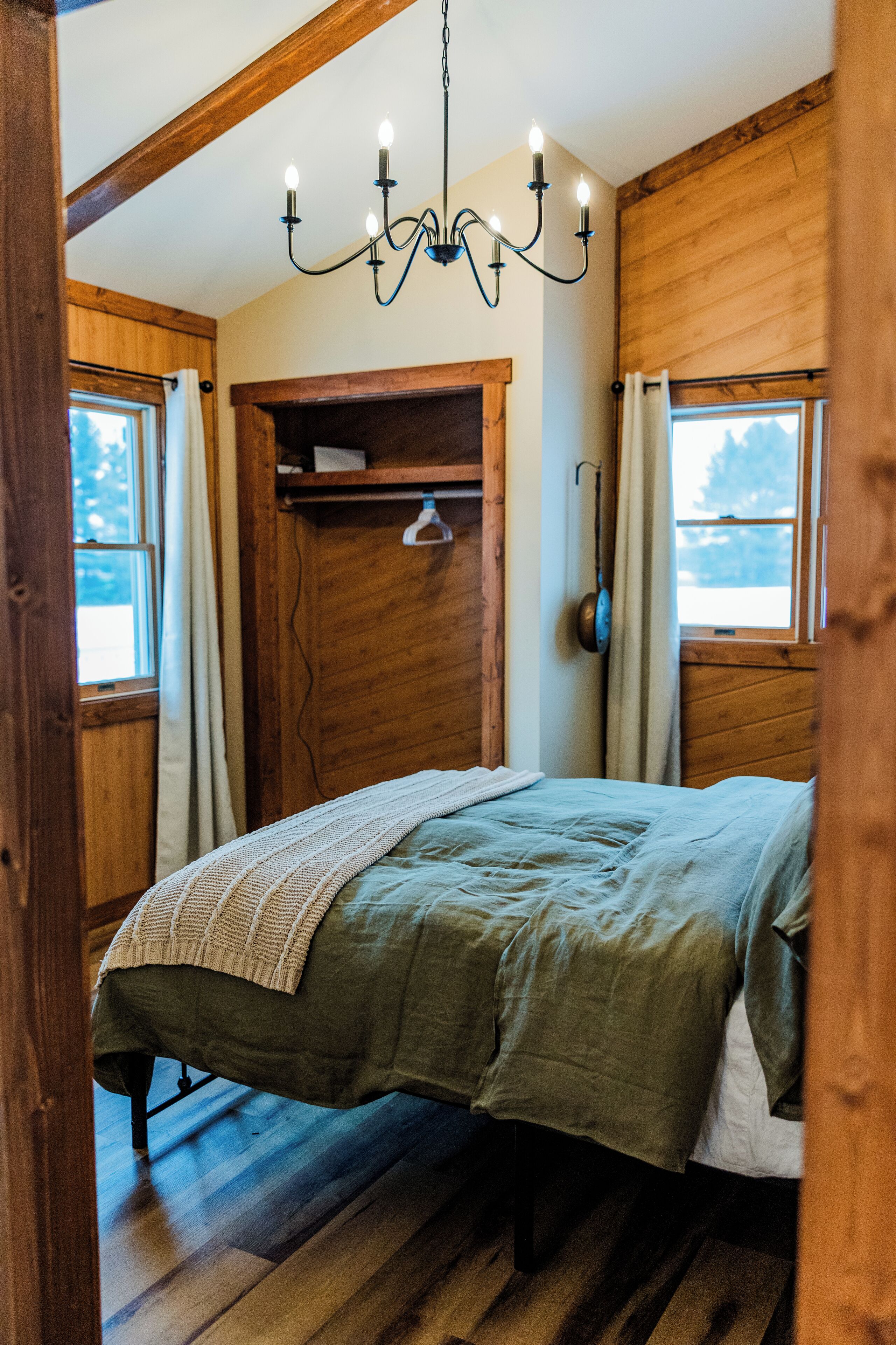 2 chambres, coffres-forts dans les chambres, fer et planche à repasser