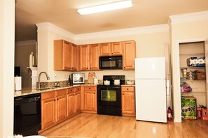 Micro-ondas, cooktop, lava-louças